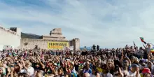 Il ritorno dei pacifisti, in 200mila per la marcia: “Guerre non inevitabili”