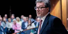 Buste paga, aumento età pensioni, bonus: tutte le misure nel Dpb. Taglio ai ministeri per 8 miliardi