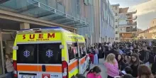 A Pescara ammoniaca sprigionata nelle aule, evacuato liceo: “Molti i malori tra studenti e docenti”