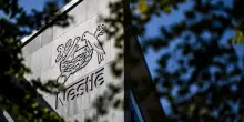 Nestlé in difficoltà taglia 16mila dipendenti. E la Borsa di Zurigo brinda