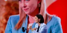 Schlein: libertà a rischio quando la destra governa. Meloni: vergogna. La replica: basta vittimismo