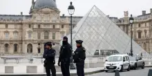 Rapina al Louvre, rubati in 4 minuti i gioielli di Napoleone: “Valore inestimabile”