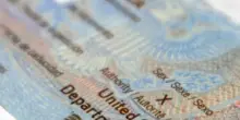 Governo Trump a compagnie aeree: “Registrate passeggero come uomo o donna”. No ad altre identità