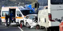 Scontro tra pullman e auto in Calabria, tre morti