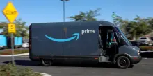 Amazon, arrivano i robot: addio a mezzo milione di posti di lavoro