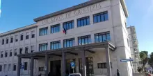 Violentano in gruppo una dodicenne e postano i video online: tre giovanissimi arrestati a Sulmona