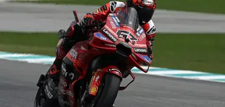 Motogp, Bagnaia conquista la pole in Malesia