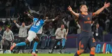 Il Napoli batte 3-1 l’Inter e torna solo al comando. Ma De Bruyne si fa male