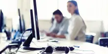 Bollette del telefono collegate all’inflazione, blitz del centrodestra sulla legge Concorrenza