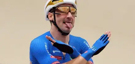 Elia Viviani vince l’oro mondiale nell’Eliminazione nell’ultima gara della carriera