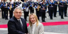 Orbán a Roma contro tutti, poi l’incontro con Meloni. Tajani: “Tra noi idee diverse”