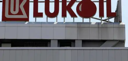 Lukoil venderà le attività internazionali, pesano le sanzioni imposte da Trump