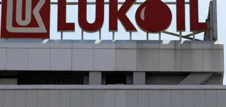 Lukoil venderà le attività internazionali, pesano le sanzioni imposte da Trump