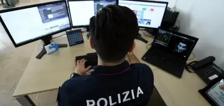 L’Aquila, intero condominio spiato con le webcam: denunciato il proprietario