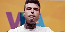 “Sanremo sotto psicofarmaci, la depressione, Chiara, i figli”: Fedez si confessa nel suo libro più vero