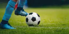 Paura in serie A, malore per l’allenatore dopo l’allenamento