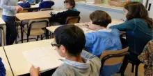 Educazione sessuale a scuola, nuovo stop del governo: esclusa anche dalle medie