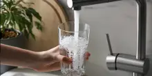 Bevi l’acqua del rubinetto? Ecco la regola che devi conoscere assolutamente