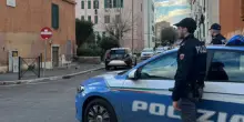 Roma, ha partorito in bagno e ha gettato il neonato nel water: arrestata una donna