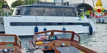 Venezia, tragedia in laguna: donna muore impigliata con una cima nell’elica di un catamarano