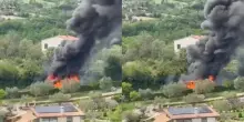 Autobus pieno di studenti va a fuoco: il gesto dell’autista mette i brividi