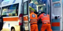 Dimentica le chiavi e si arrampica sul balcone per  entrare, muore precipitando