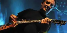 “Dolore immenso”. La musica italiana piange un mito: il drammatico annuncio