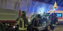 Tragedia sulla Statale 280: auto si schianta contro camion fermo in galleria, due morti