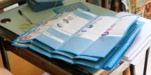 Elezioni comunali, si vota in tutta Italia. Urne aperte fino alle 15, in calo l’affluenza