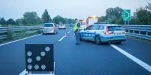 Tir contro quattro auto, dramma in Italia: lo scontro è tremendo, traffico paralizzato