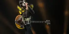 “Lo ha fatto davvero”. Lucio Corsi fa impazzire l’Eurovision: il gesto sul palco è già virale (VIDEO)
