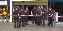 Amburgo, attacco con coltello alla stazione: tre persone in pericolo di vita. Fermata una donna