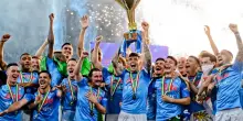 Napoli trionfa, il quarto scudetto fa impazzire la città: la gara decisiva