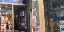 Cartello appeso sulla porta di un negozio: “Israeliani e sionisti non sono i benvenuti qui”