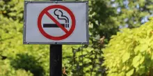 Sigarette vietate anche nei parchi pubblici: “Dove ci sono bambini il tabacco deve sparire”