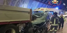 Italia, schianto devastante tra camion e auto: ci sono più morti
