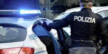 Italia, va a casa sua e lo accoltella per vendetta: lui in passato le aveva sfregiato il viso