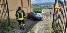 Parcheggia in discesa, subito dopo la tragedia: Luigi ucciso dalla sua auto