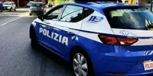Tragedia atroce, poliziotto la investe con la volante: morta così