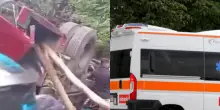 Autobus precipita in un burrone, è strage: decine di morti