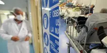 Boom di contagi, il virus travolge milioni di italiani. Allarme: “Numeri mai visti, e non è finita”