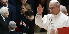 Intronizzazione Leone XIV, San Pietro invasa dai grandi della Terra: abbraccio storico Meloni-Zelensky