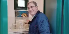 Neonato morto nella culla termica della chiesa, cosa succede al parroco