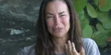 “La sua morte…”. Isola dei Famosi, Antonella Mosetti non ce la fa già più: tante lacrime e dolore