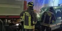 Tragedia in galleria, muoiono marito e moglie: scontro violentissimo con un camion