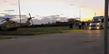 Schianto tremendo: 14enne scende dal bus, un’auto lo travolge