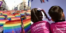 Sentenza storica per le coppie lesbiche: “Entrambe le mamme possono riconoscere il figlio alla nascita”