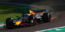 Verstappen trionfa ancora a Imola, le Ferrari limitano i danni