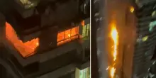 Incendio senza precedenti, è panico! L’edificio in fiamme: coinvolte 4mila persone