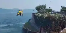 Volo spaventoso, tragedia in Italia: muore così durante la gita, sotto gli occhi degli amici